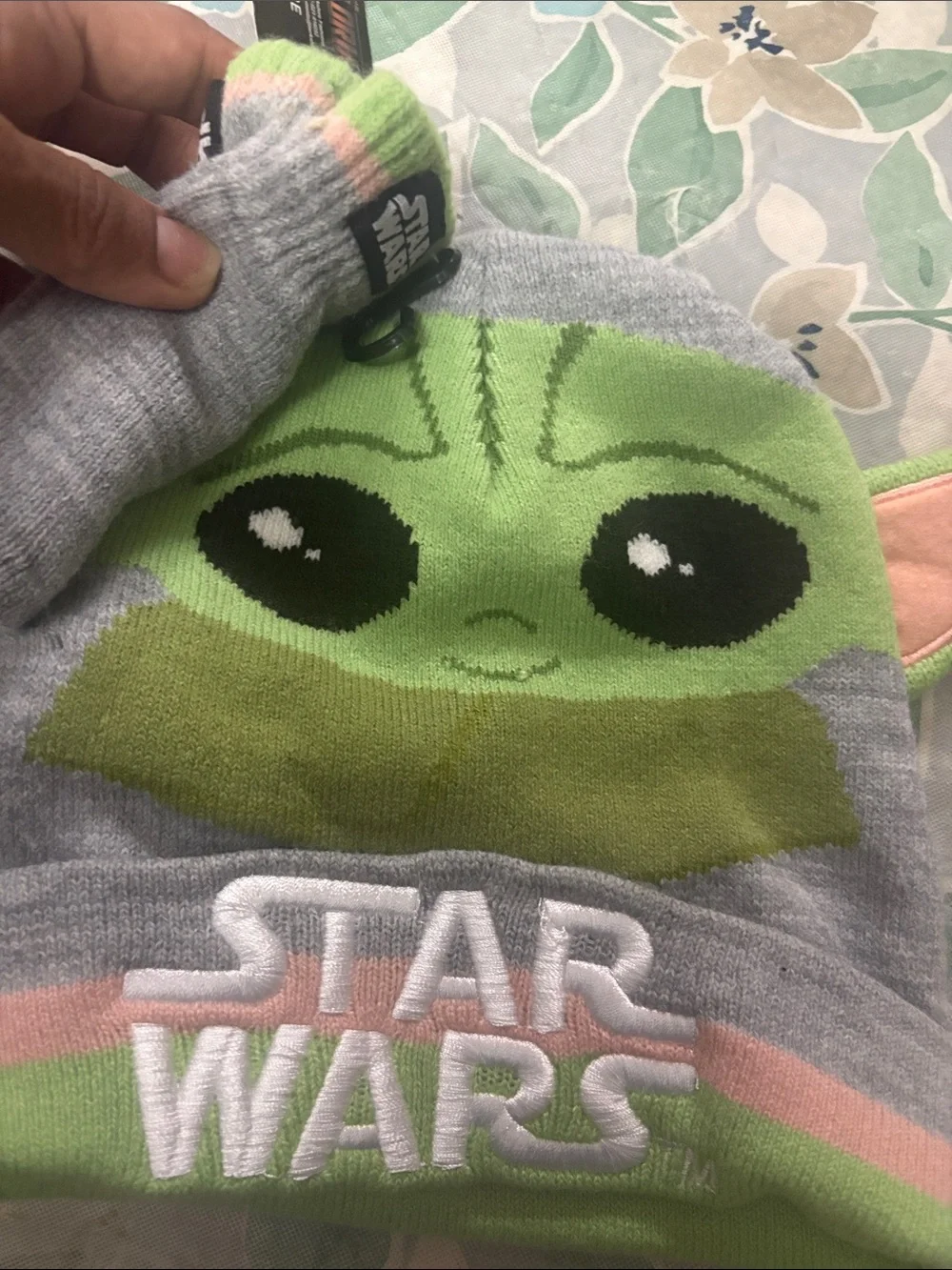 Star Wars The Mandalorian 'Grogu' Kids Green & Gray Beanie with Mittens
